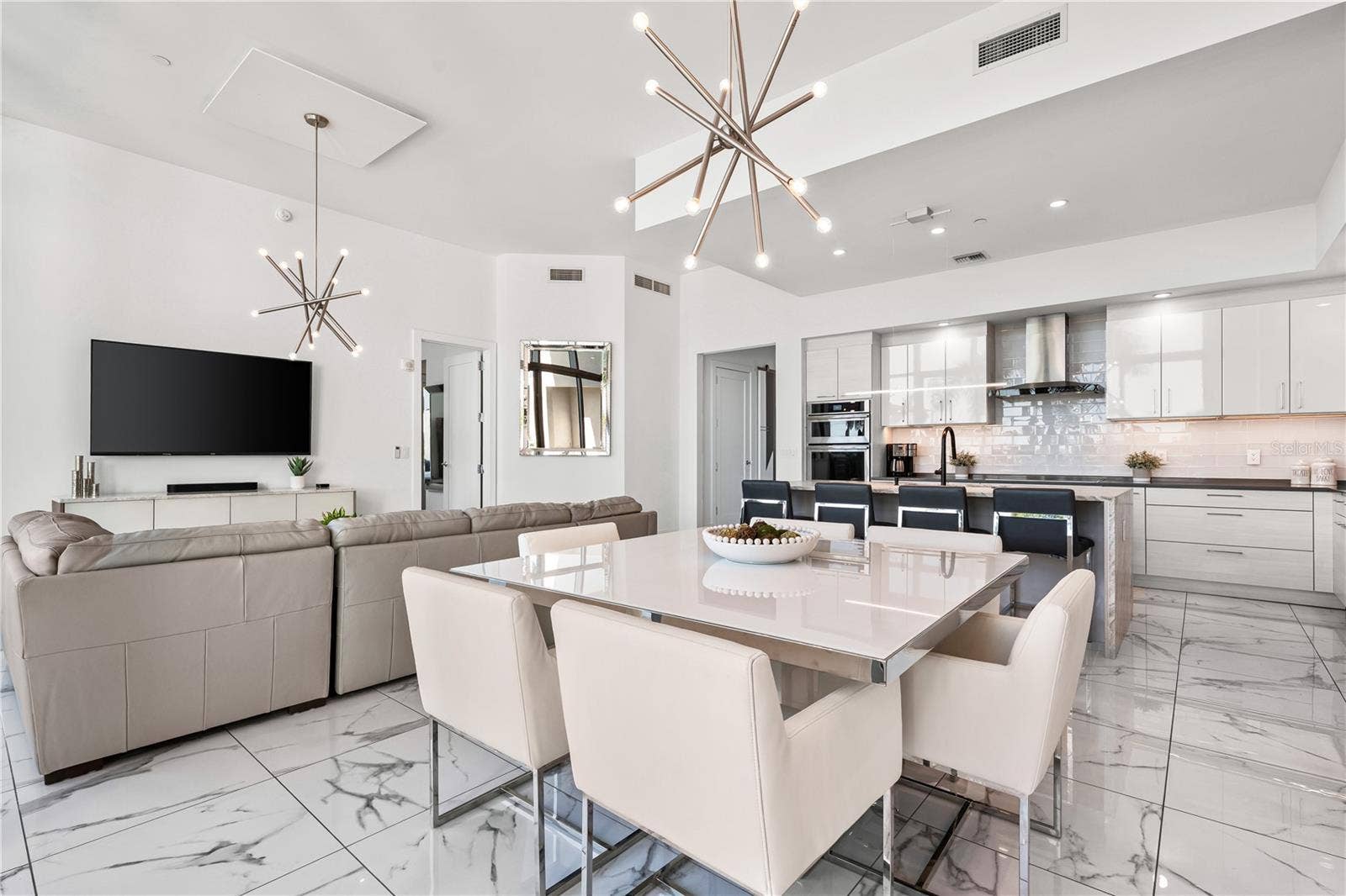 1155 N GULFSTREAM AVENUE, #208, Sarasota, FL 34236 1155 N GULFSTREAM AVENUE, #208, Sarasota, FL 34236