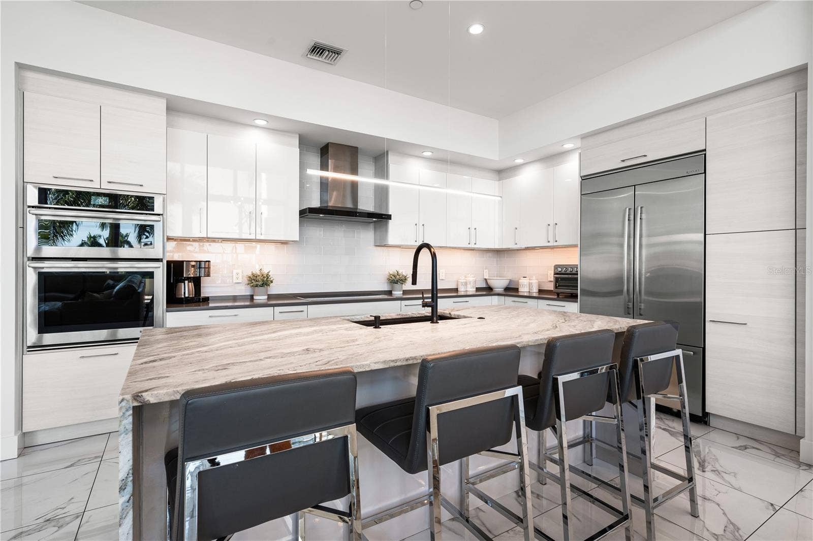 1155 N GULFSTREAM AVENUE, #208, Sarasota, FL 34236 1155 N GULFSTREAM AVENUE, #208, Sarasota, FL 34236