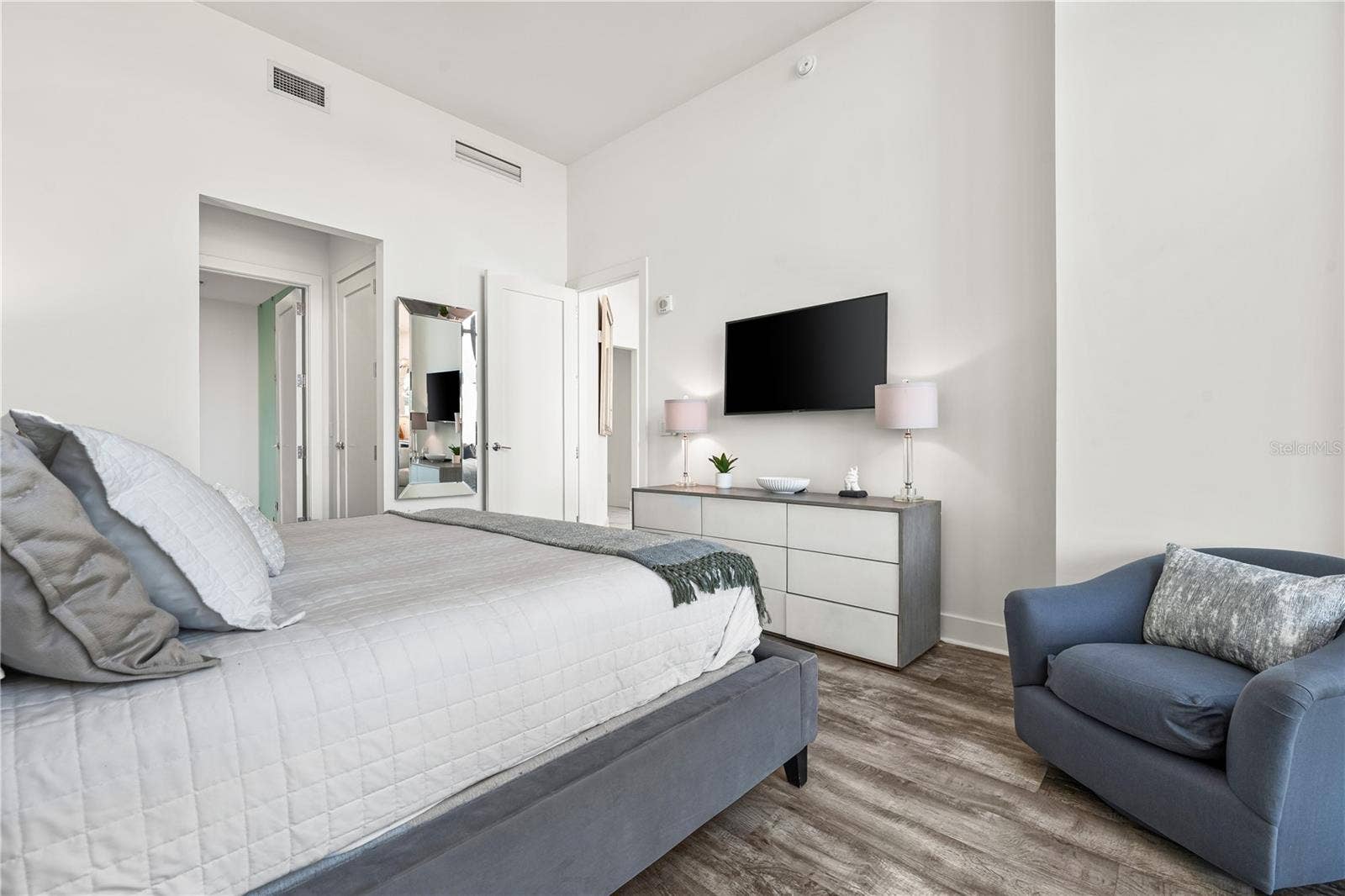 1155 N GULFSTREAM AVENUE, #208, Sarasota, FL 34236 1155 N GULFSTREAM AVENUE, #208, Sarasota, FL 34236