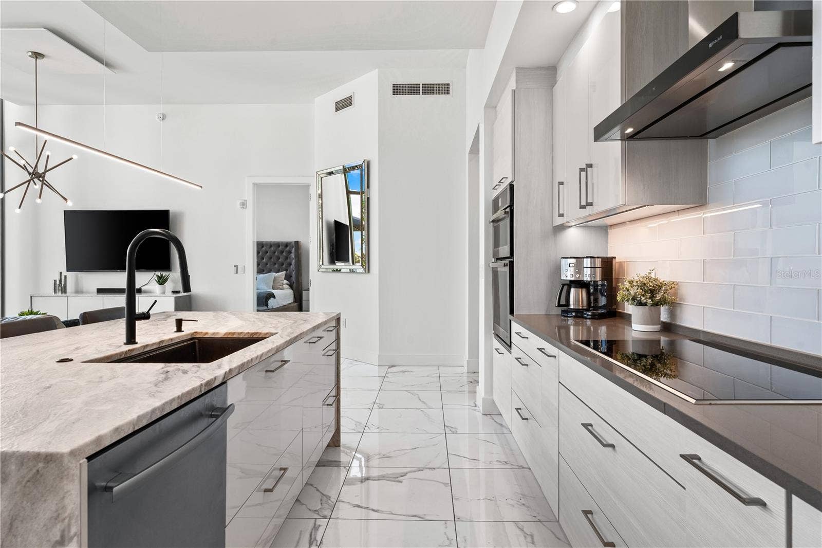 1155 N GULFSTREAM AVENUE, #208, Sarasota, FL 34236 1155 N GULFSTREAM AVENUE, #208, Sarasota, FL 34236