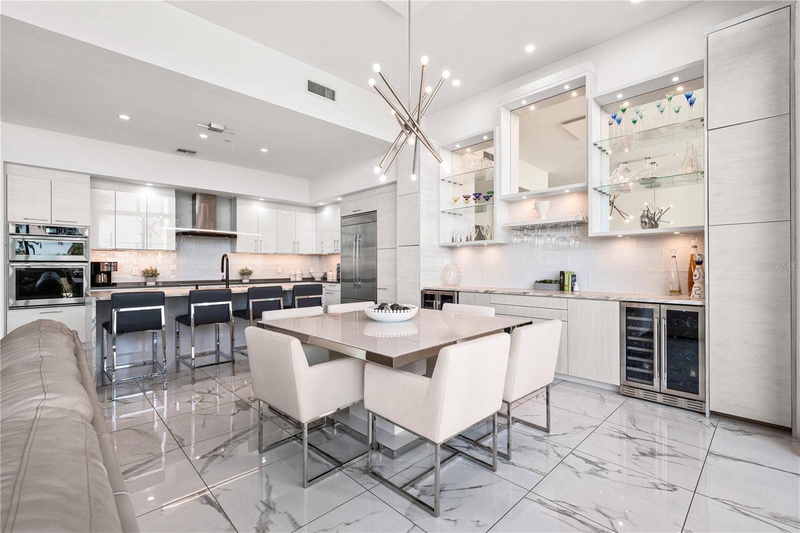 1155 N GULFSTREAM AVENUE, #208, Sarasota, FL 34236 1155 N GULFSTREAM AVENUE, #208, Sarasota, FL 34236
