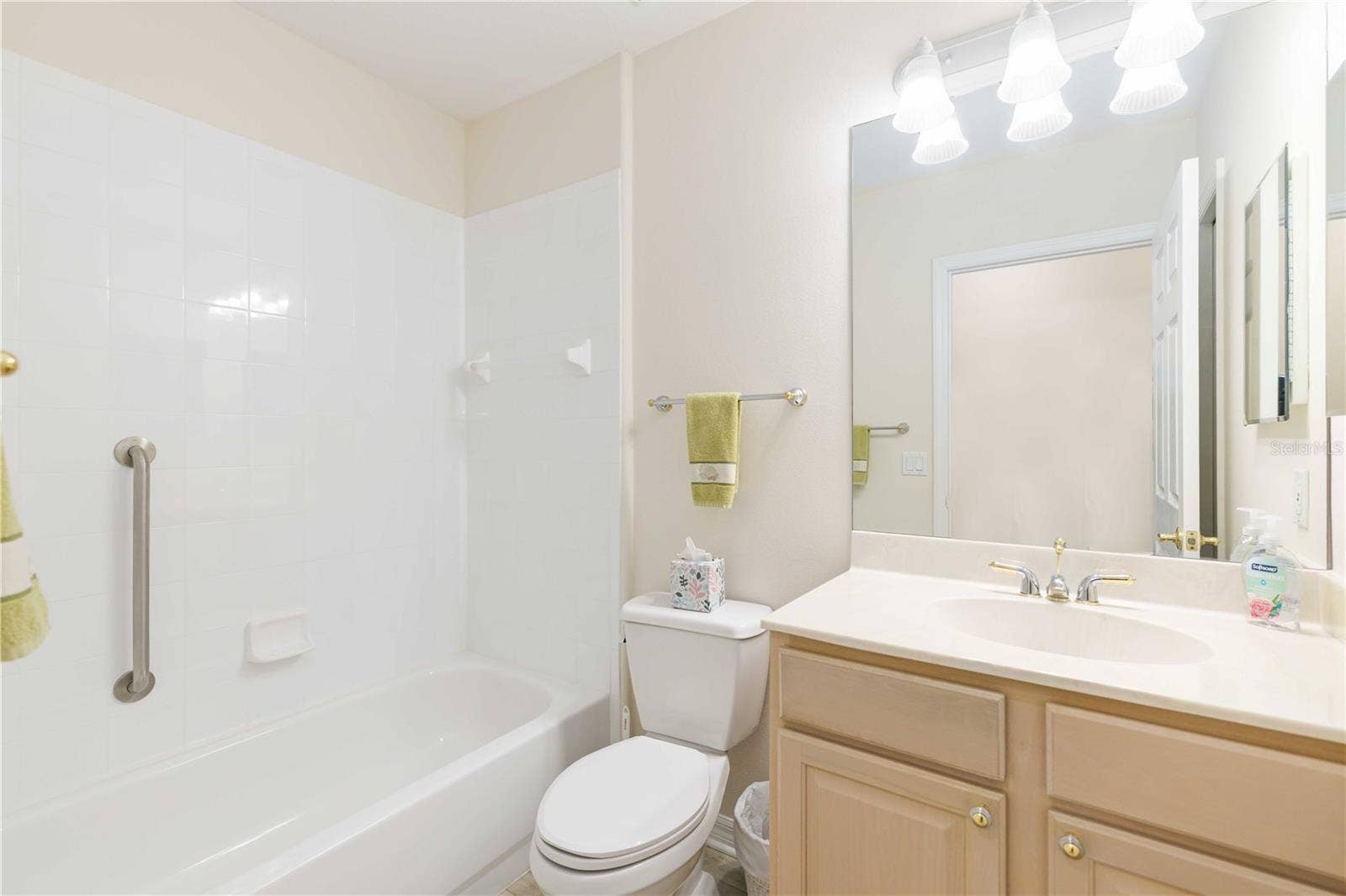 9616 TURNING LEAF TERRACE, Bradenton, FL 34212 Guest Bath with Tub-Shower