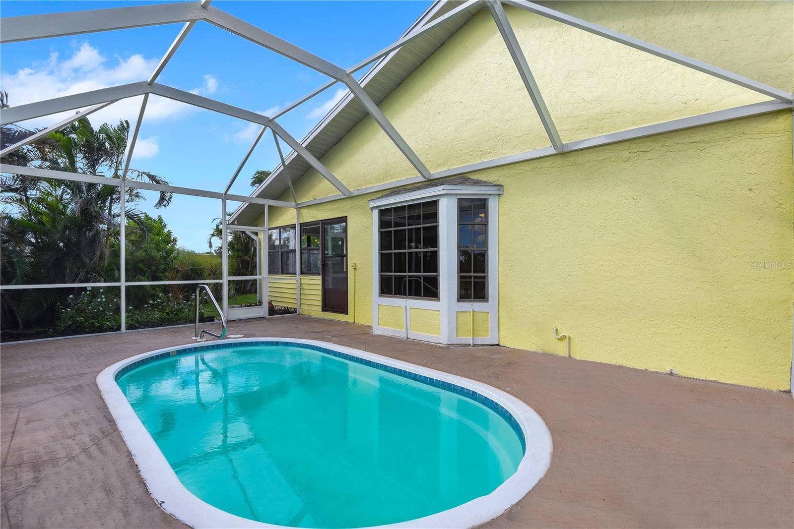Pool/Lanai