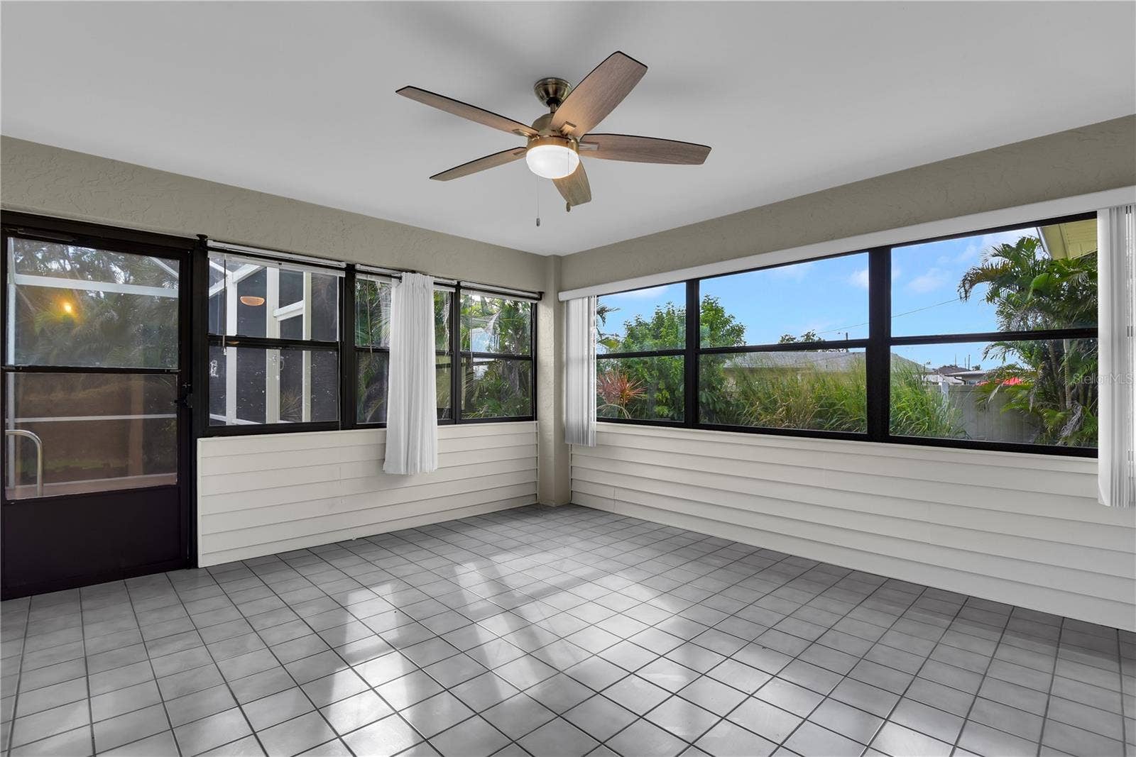4838 sunroom