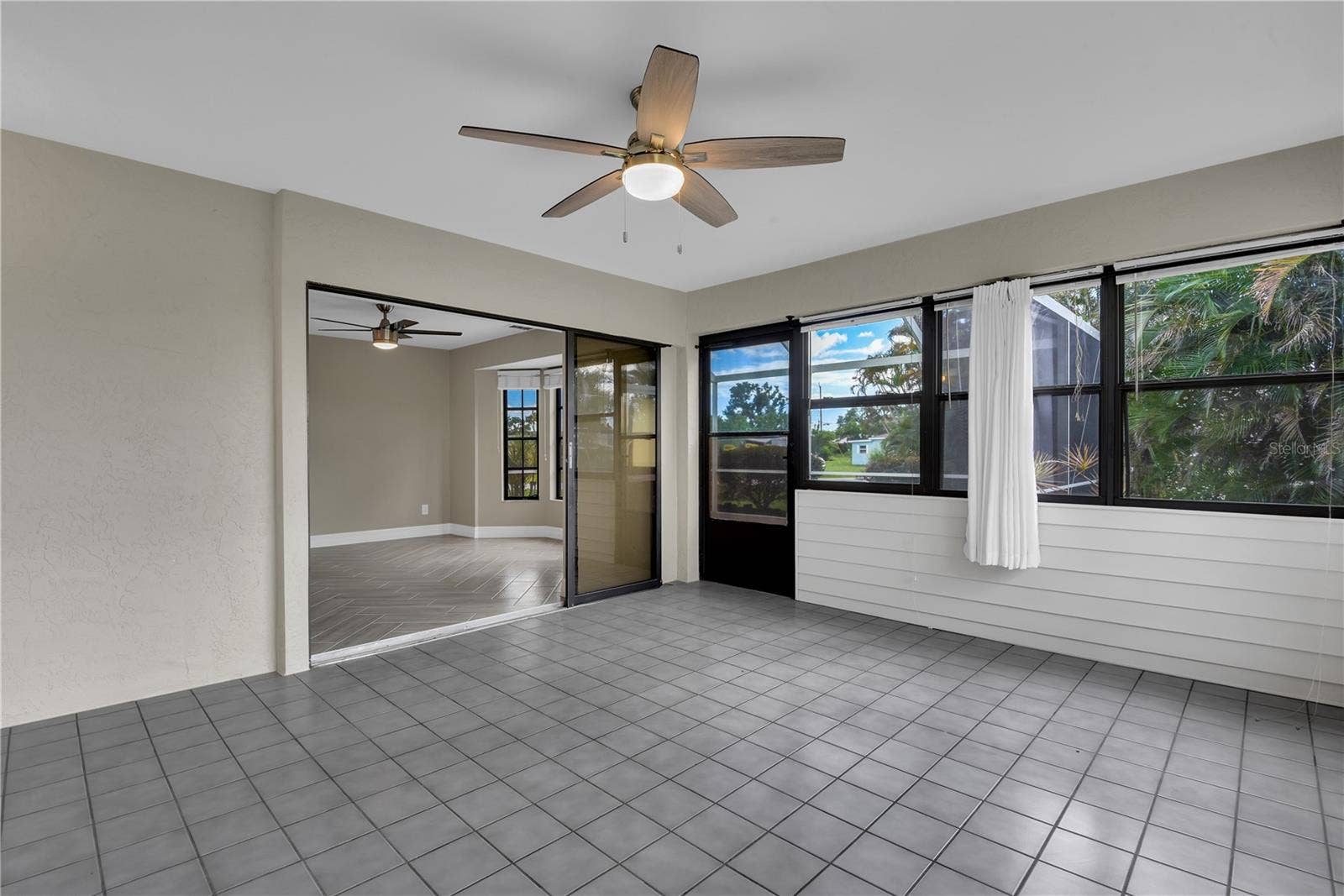 4838 sunroom