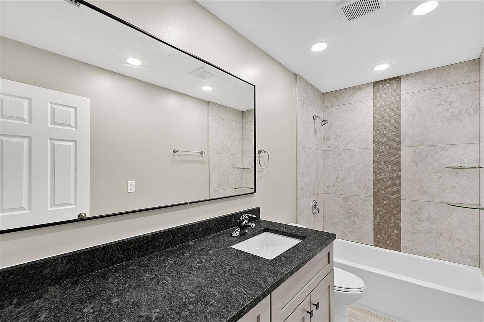 4836 guest bathroom