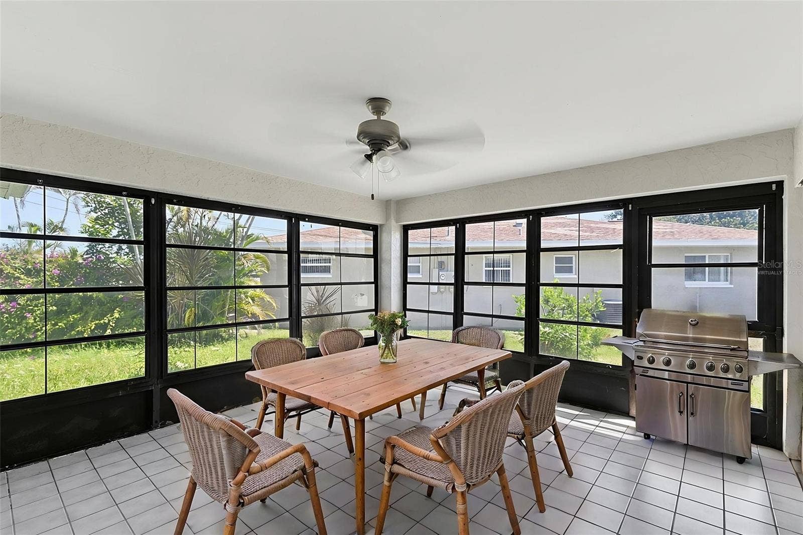 4836 virtually staged sunroom