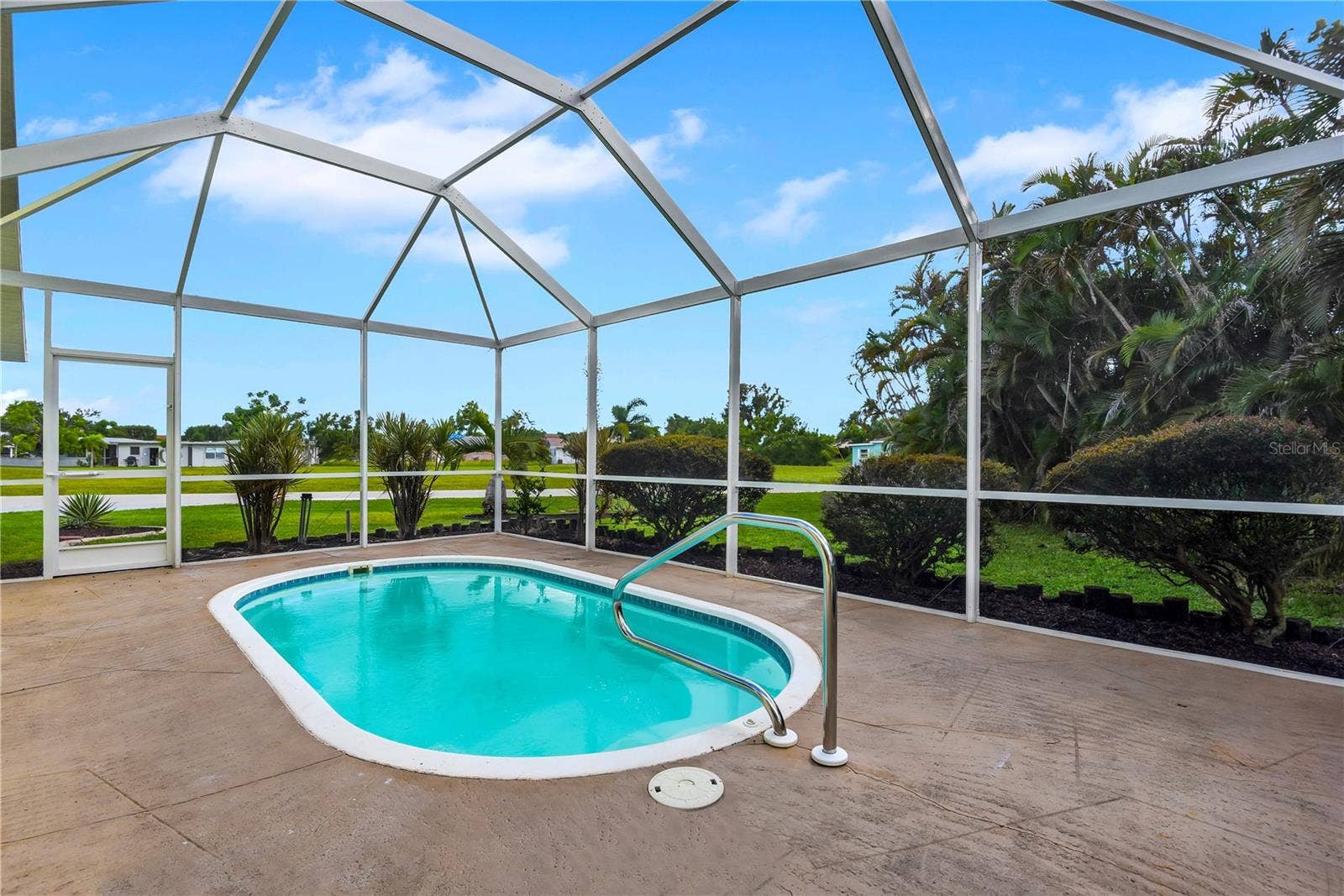 Pool/Lanai