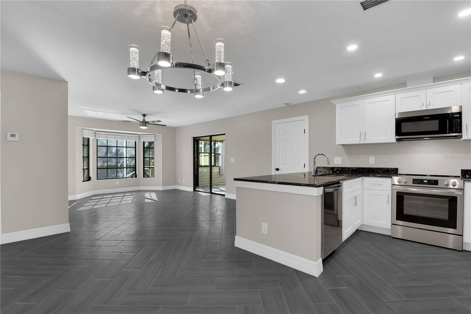 4838 kitchen/living area