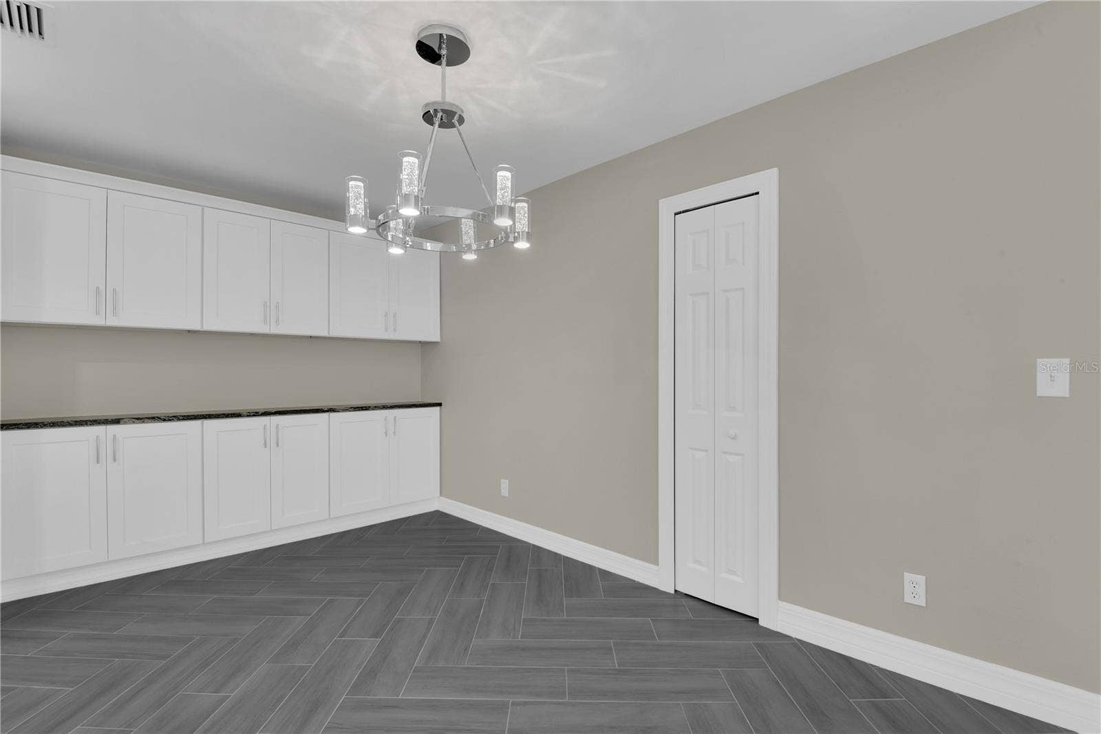 4838 dining area