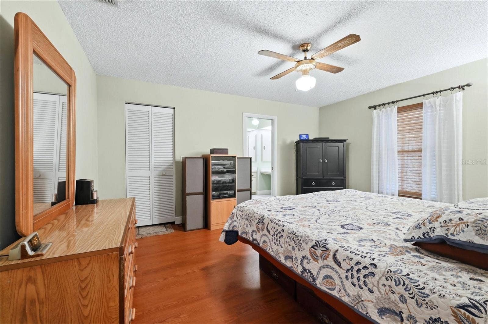 4006 75TH TERRACE E, Sarasota, FL 34243 Primary Suite with Walk-in Closet