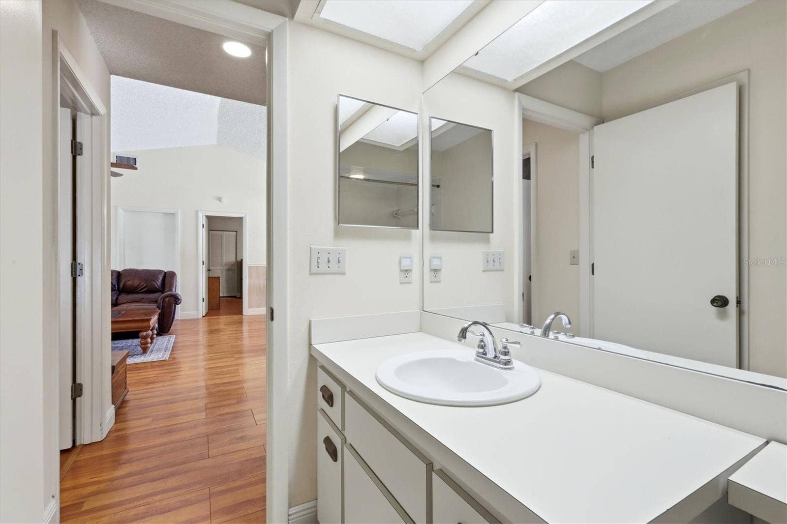 4006 75TH TERRACE E, Sarasota, FL 34243 Guest Bath