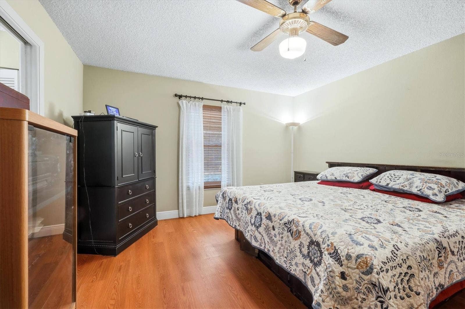 4006 75TH TERRACE E, Sarasota, FL 34243 Primary Suite with Walk-in Closet