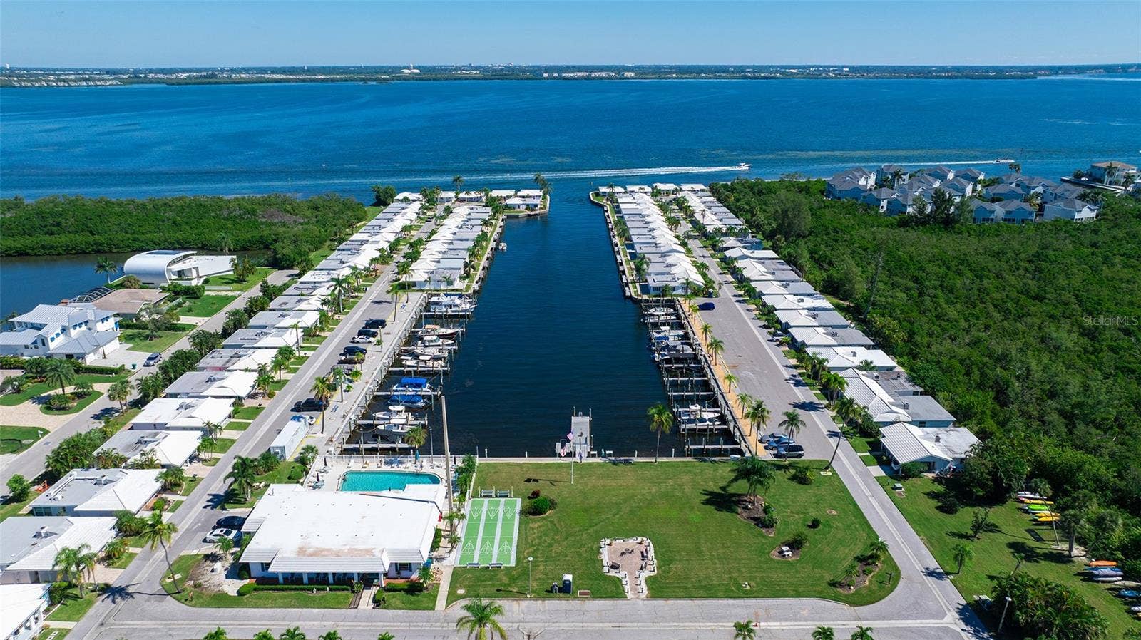Spanish Main Clubhouse, shuffleboard, Relaxation Garden, Fishing Pier, and canoe/kayak launch.