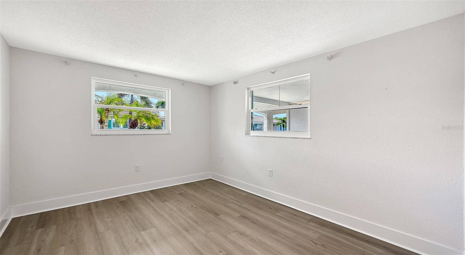 Guest bedroom (bedroom two).