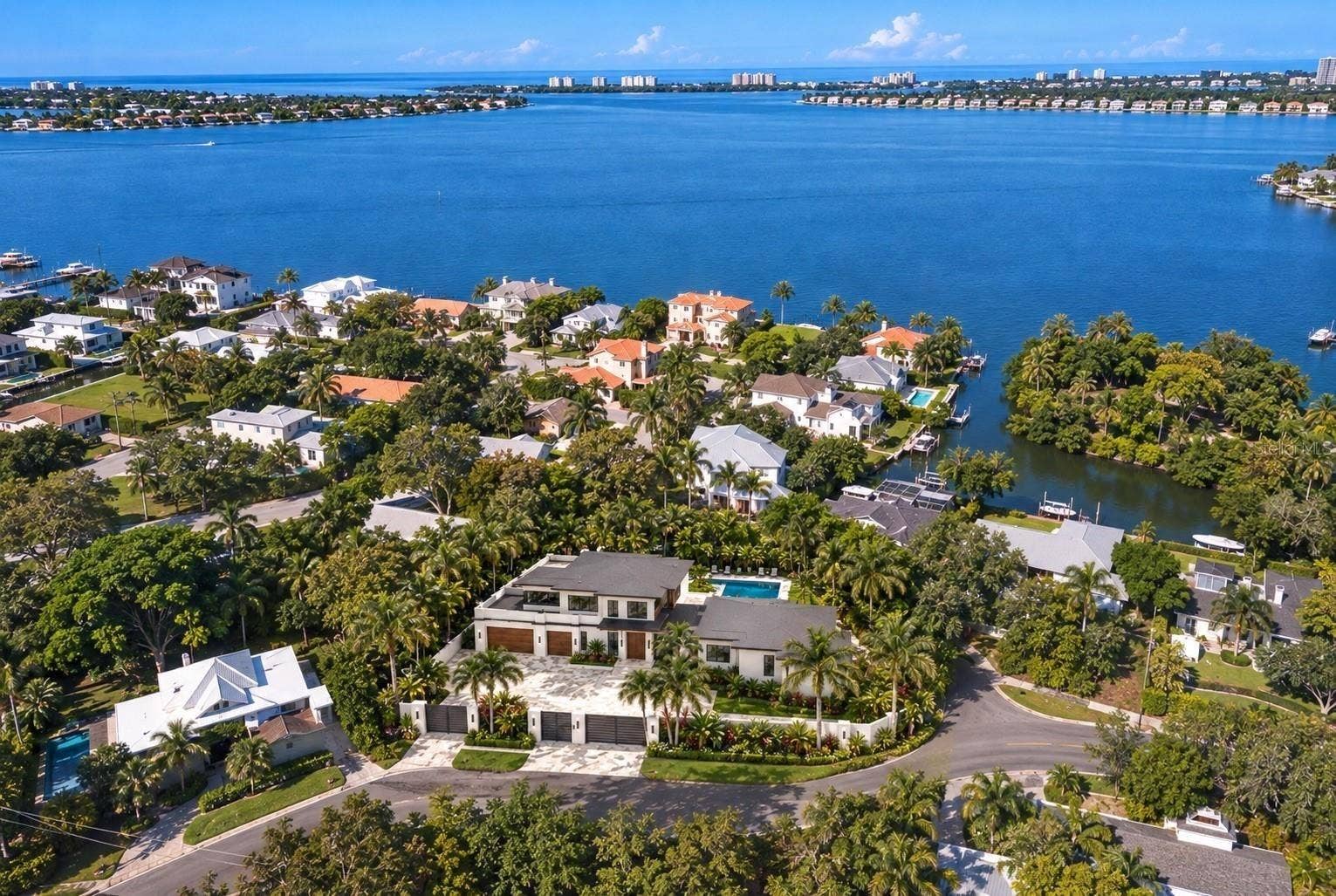 2100 MCCLELLAN PARKWAY, Sarasota, FL 34239 Includes virtual staging.