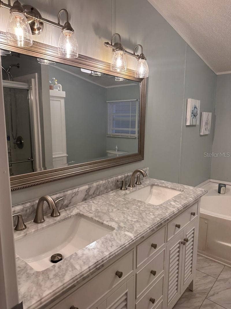 122 W SAINT ANNES CIRCLE, Apollo Beach, FL 33572