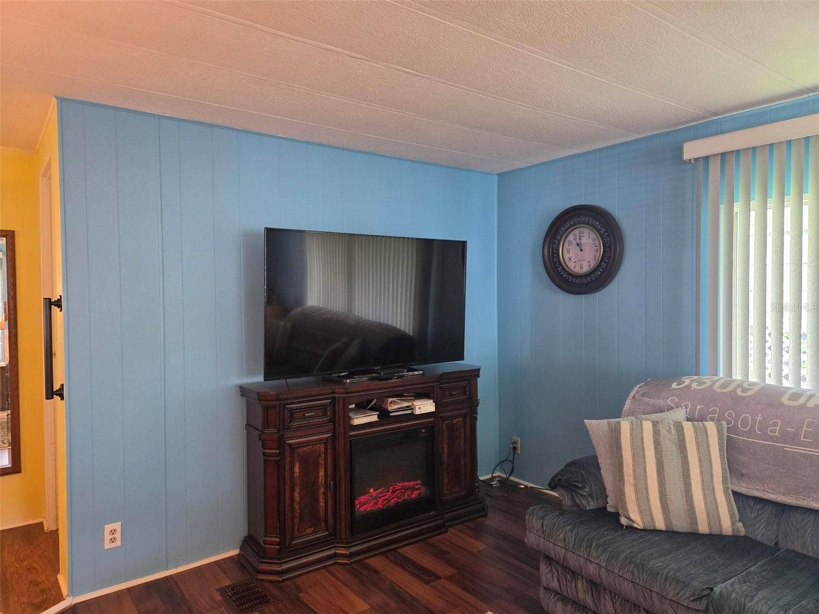 3309 OAKWOOD BOULEVARD N, Sarasota, FL 34237 Fireplace included