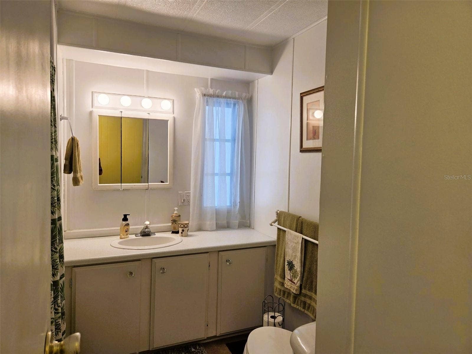 3309 OAKWOOD BOULEVARD N, Sarasota, FL 34237 Guest Bath with walk in shower
