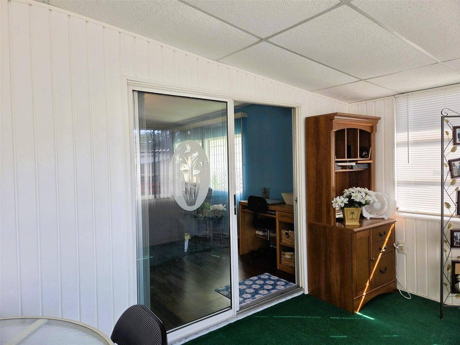 3309 OAKWOOD BOULEVARD N, Sarasota, FL 34237 Sliders inot the home from lanai