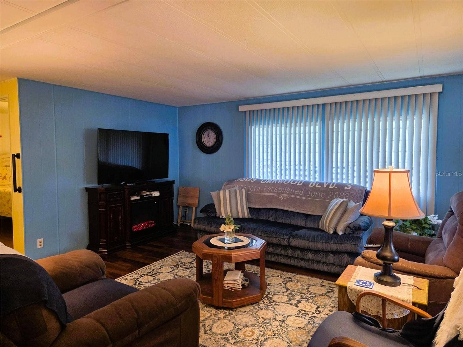 3309 OAKWOOD BOULEVARD N, Sarasota, FL 34237 Living Room all furniture is included
