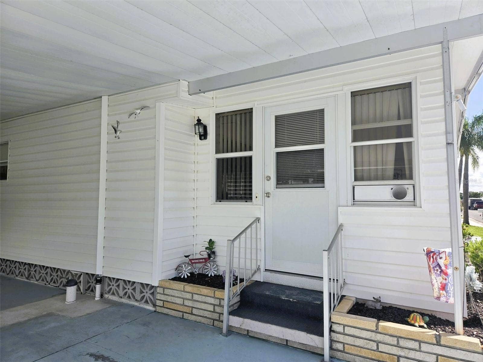 3309 OAKWOOD BOULEVARD N, Sarasota, FL 34237 Second entrance into Lanai Area
