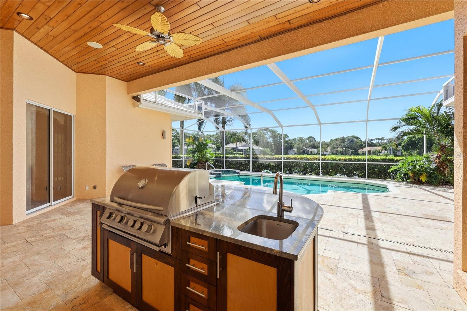 7502 EATON COURT, University Park, FL 34201 Gas Grill