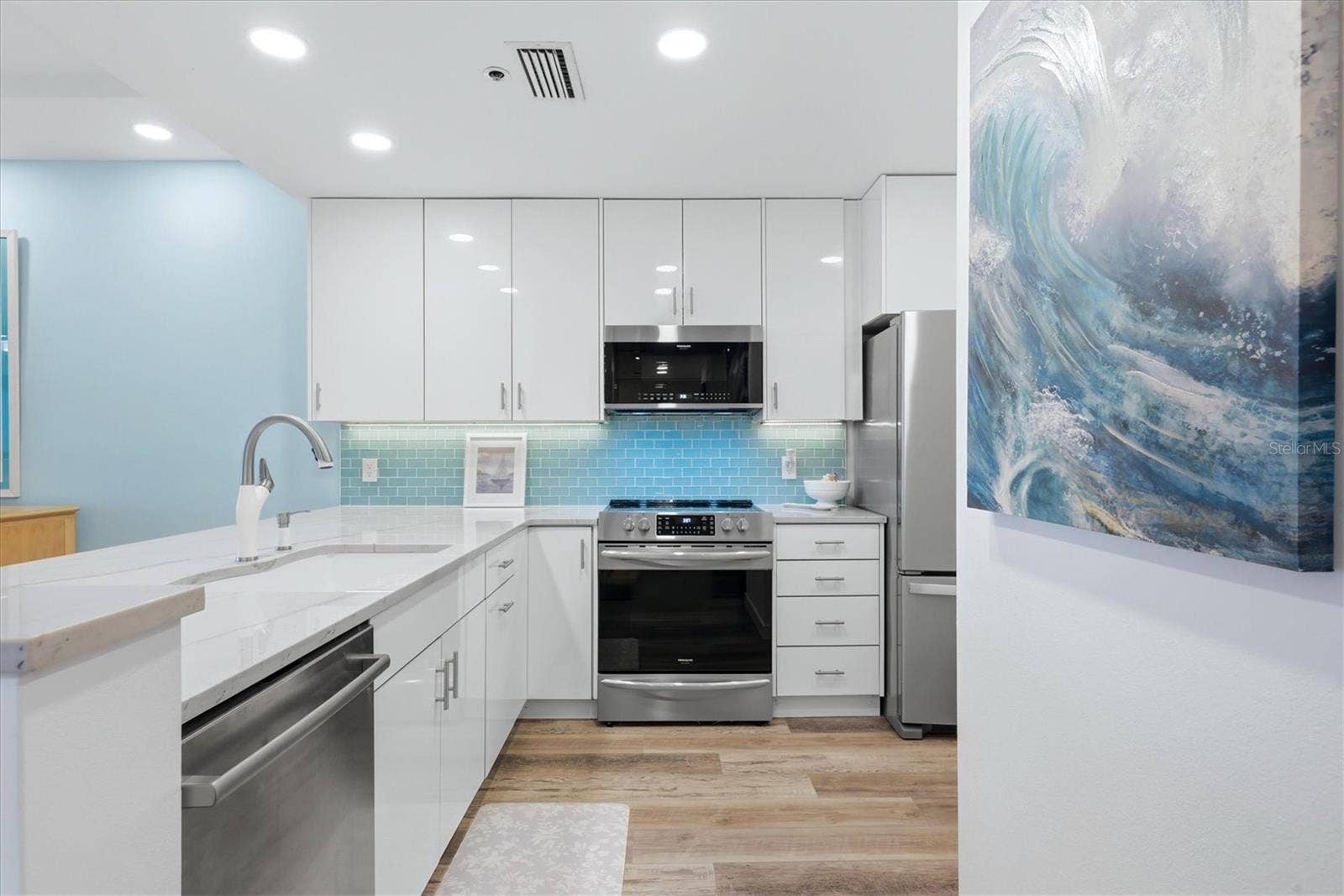 615 DREAM ISLAND PLACE, #212, Longboat Key, FL 34228 Modern Updated kitchen