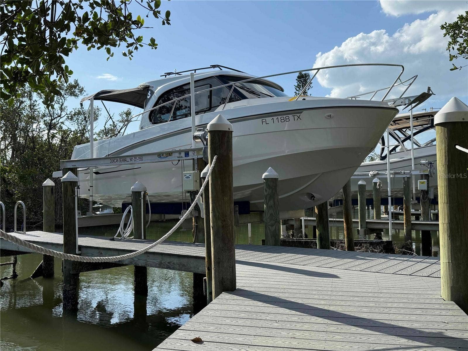 615 DREAM ISLAND PLACE, #212, Longboat Key, FL 34228 10,000 lb. capacity boat lift and dock included