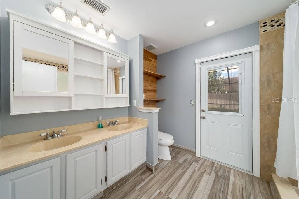4119 MORELAND DRIVE, Valrico, FL 33596 Primary bathroom- separate tub and shower