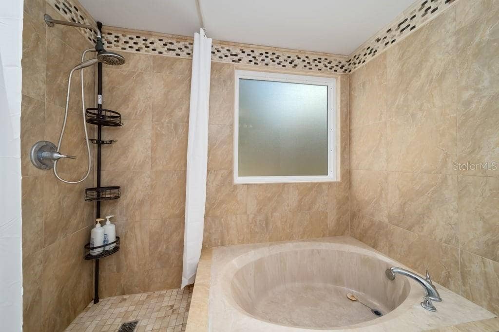 4119 MORELAND DRIVE, Valrico, FL 33596 Primary bathroom - 1st floor
