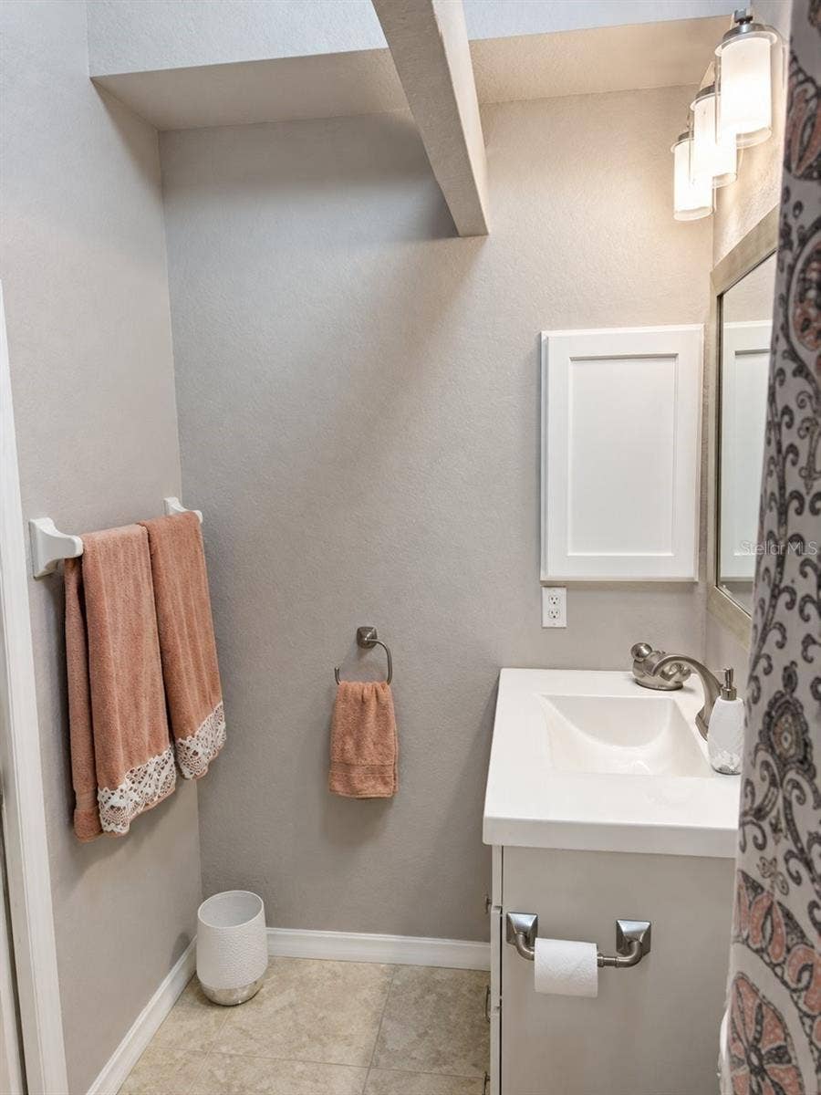 393 VISTA WOOD DRIVE, Venice, FL 34293 393 VISTA WOOD DRIVE, Venice, FL 34293