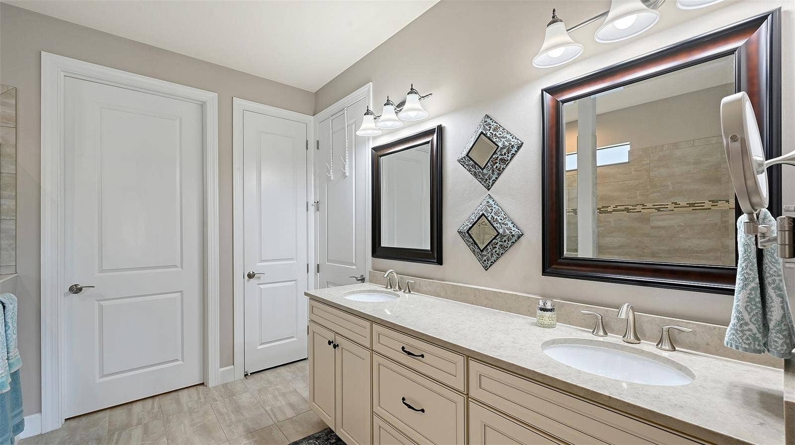 6827 GOSPORT COVE, Bradenton, FL 34202 Primary bathroom.