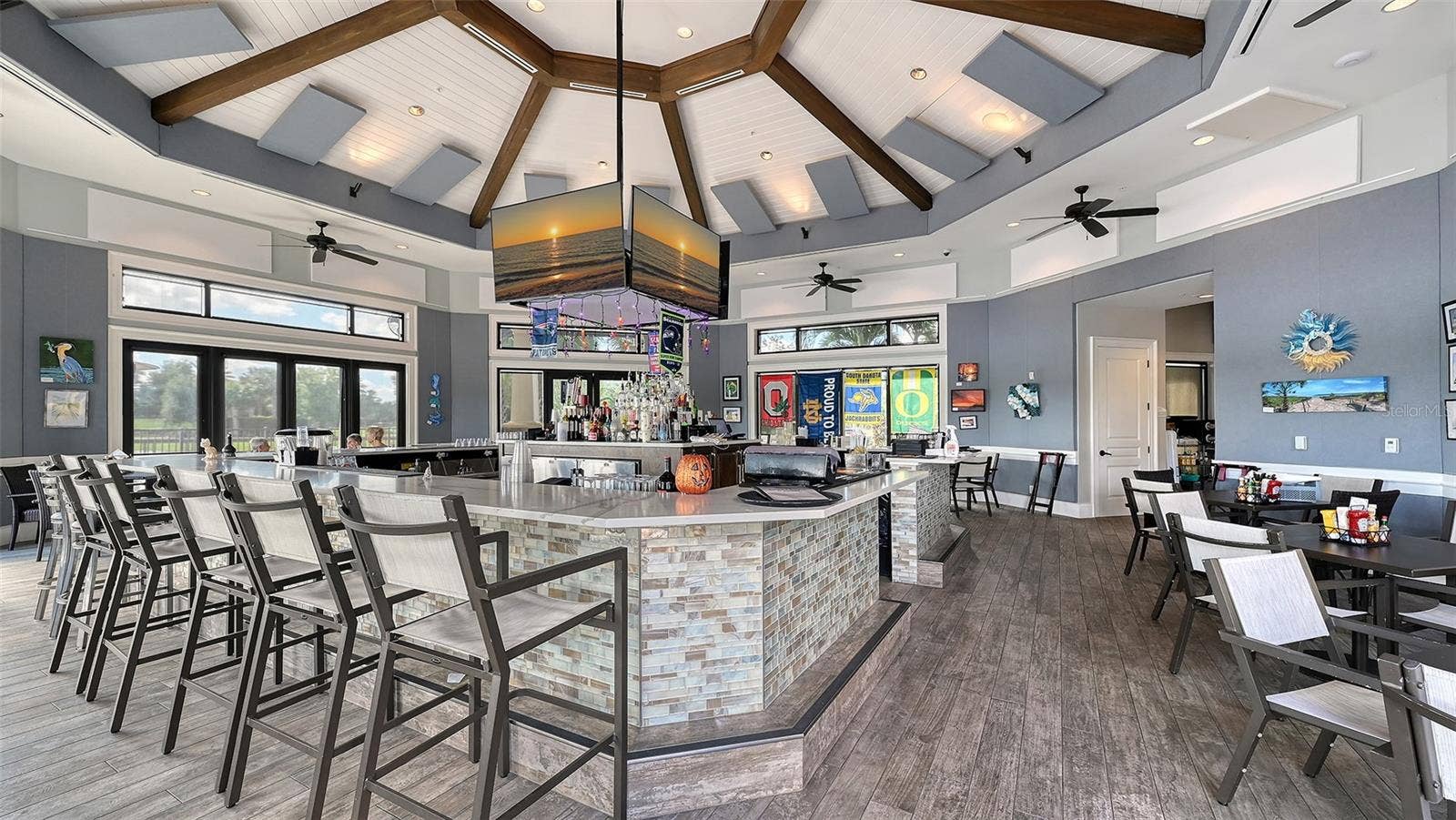 6827 GOSPORT COVE, Bradenton, FL 34202 Whether meeting friends for a relaxed lunch or enjoying an elegant evening out, the Del WEbb restaurant offers a welcoming setting for every occassion.