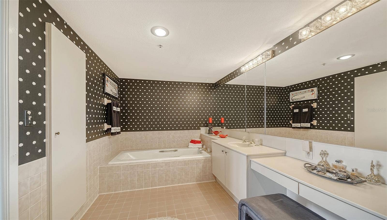 2110 HARBOURSIDE DRIVE, #523, Longboat Key, FL 34228