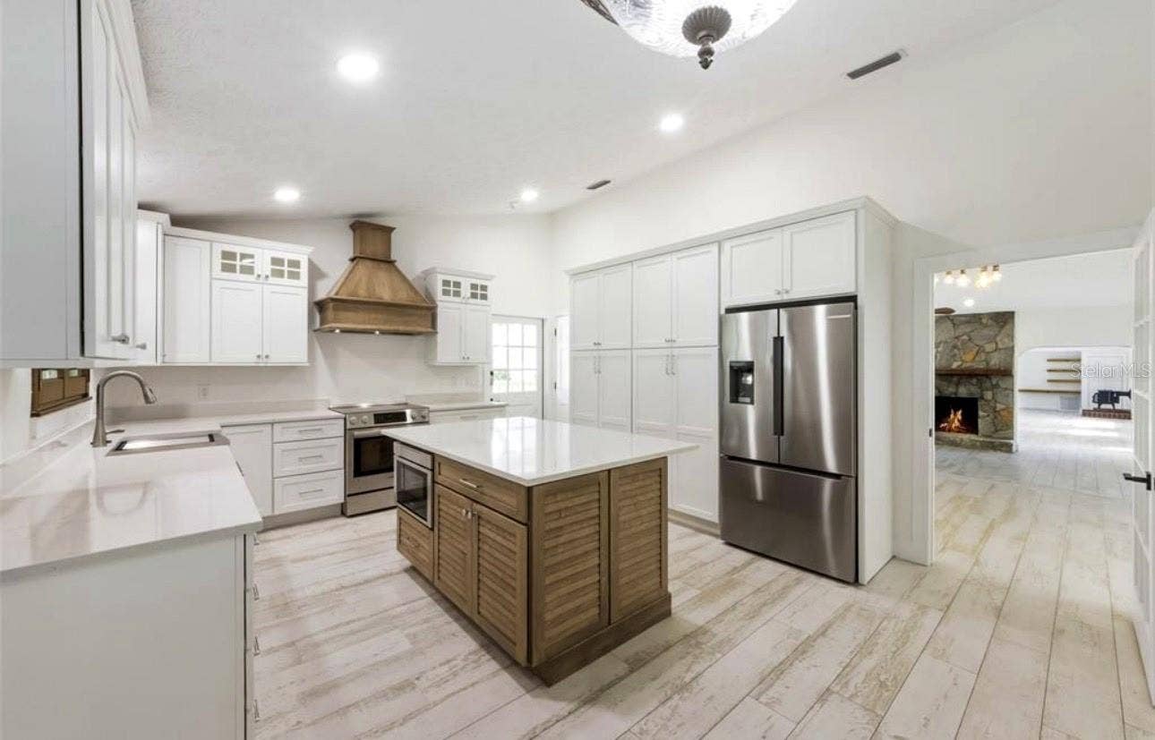 3705 65TH STREET E, Bradenton, FL 34208 3705 65TH STREET E, Bradenton, FL 34208