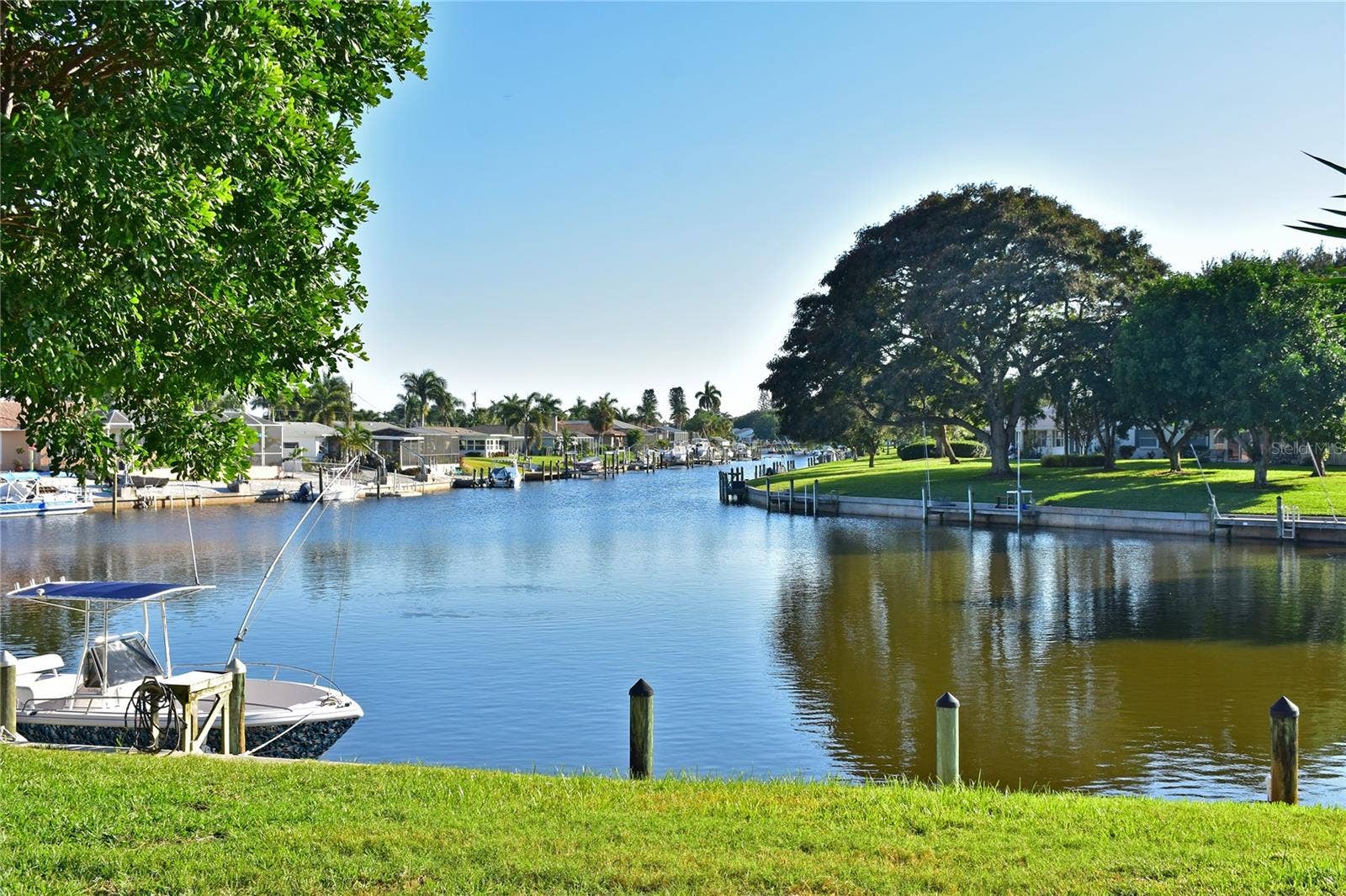 4605 LEXINGTON CIRCLE, Bradenton, FL 34210 Mt Vernon canal front and boat docks