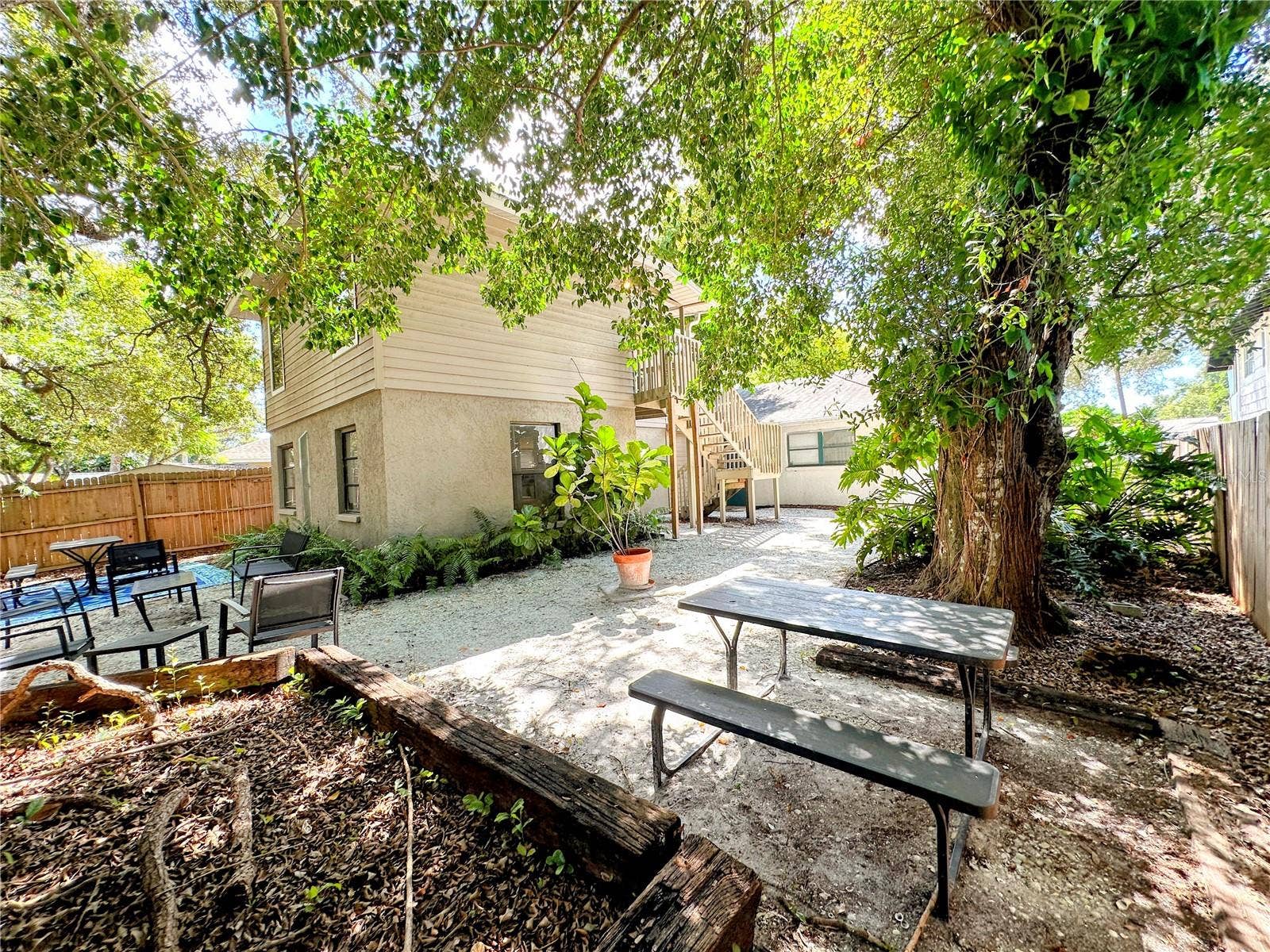 4711 HOLLINGSWORTH AVENUE, Sarasota, FL 34233 4711 HOLLINGSWORTH AVENUE, Sarasota, FL 34233