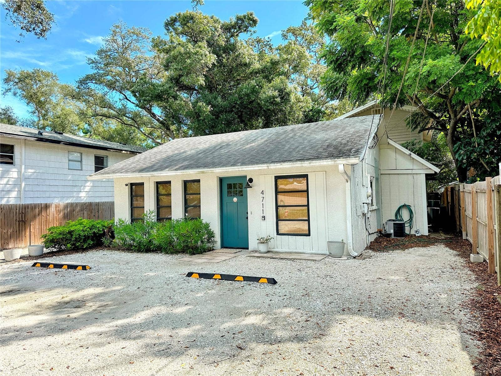 4711 HOLLINGSWORTH AVENUE, Sarasota, FL 34233 4711 HOLLINGSWORTH AVENUE, Sarasota, FL 34233