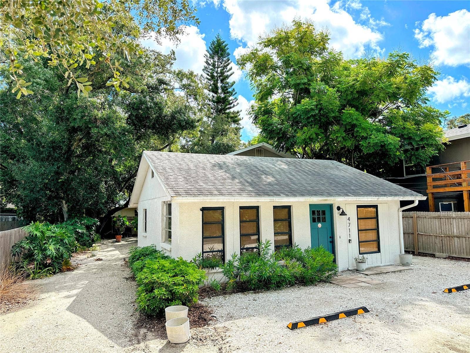 4711 HOLLINGSWORTH AVENUE, Sarasota, FL 34233 4711 HOLLINGSWORTH AVENUE, Sarasota, FL 34233