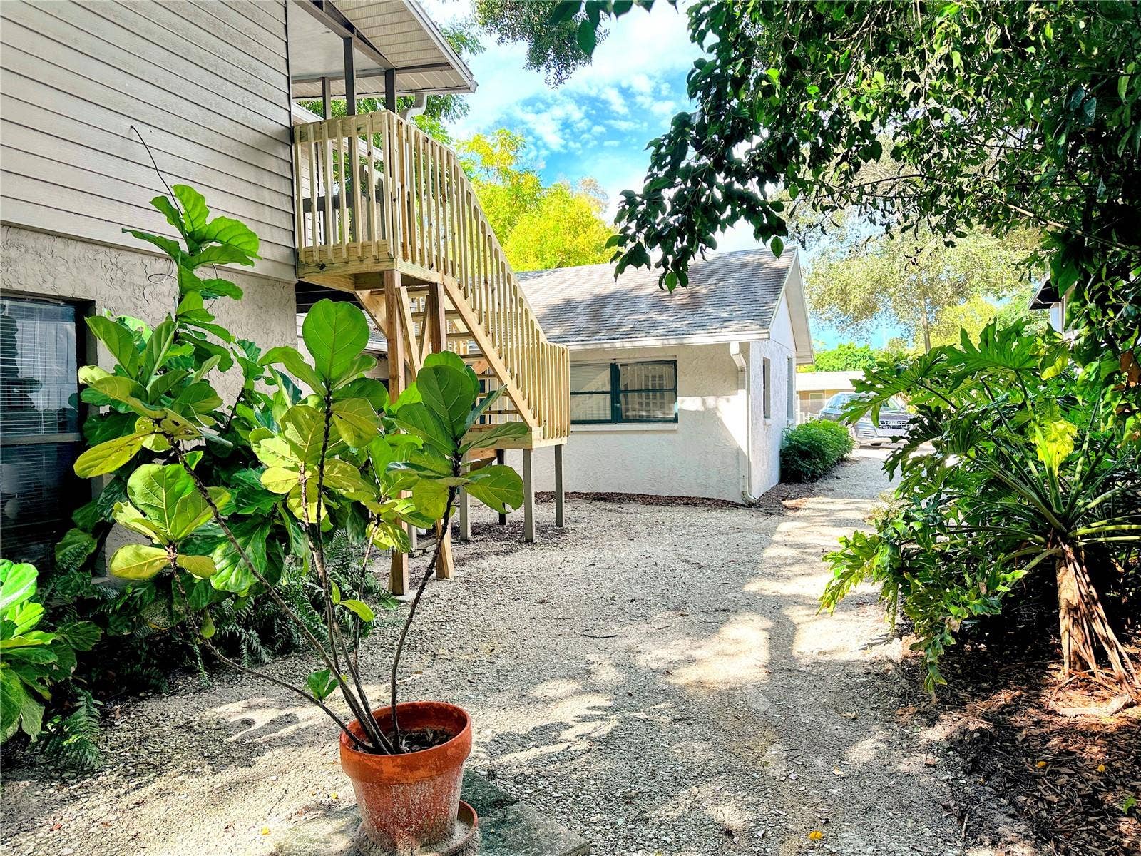 4711 HOLLINGSWORTH AVENUE, Sarasota, FL 34233 4711 HOLLINGSWORTH AVENUE, Sarasota, FL 34233