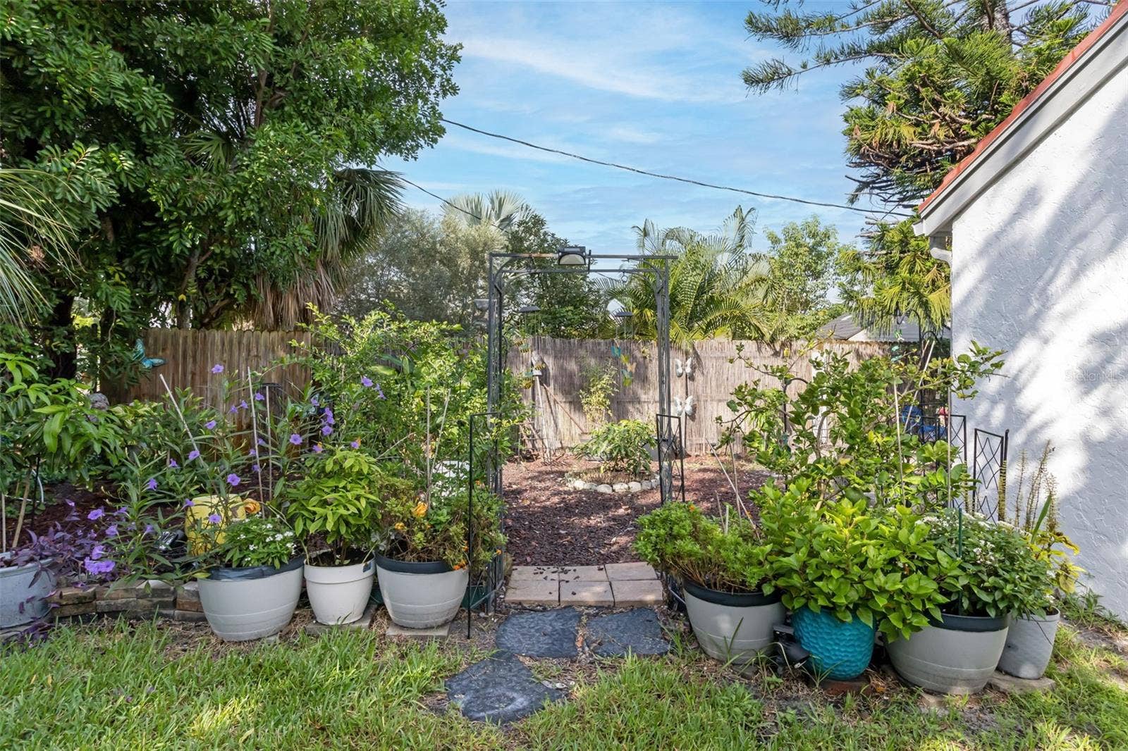 7236 LAS CASAS DR, Sarasota, FL 34243 7236 LAS CASAS DR, Sarasota, FL 34243