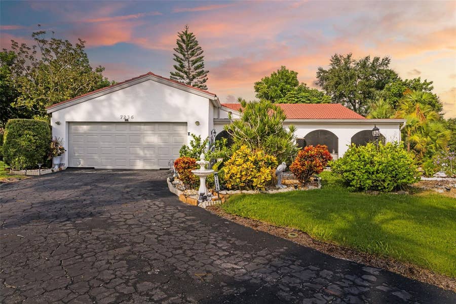 Property photo for 7236 LAS CASAS DR, Sarasota, FL