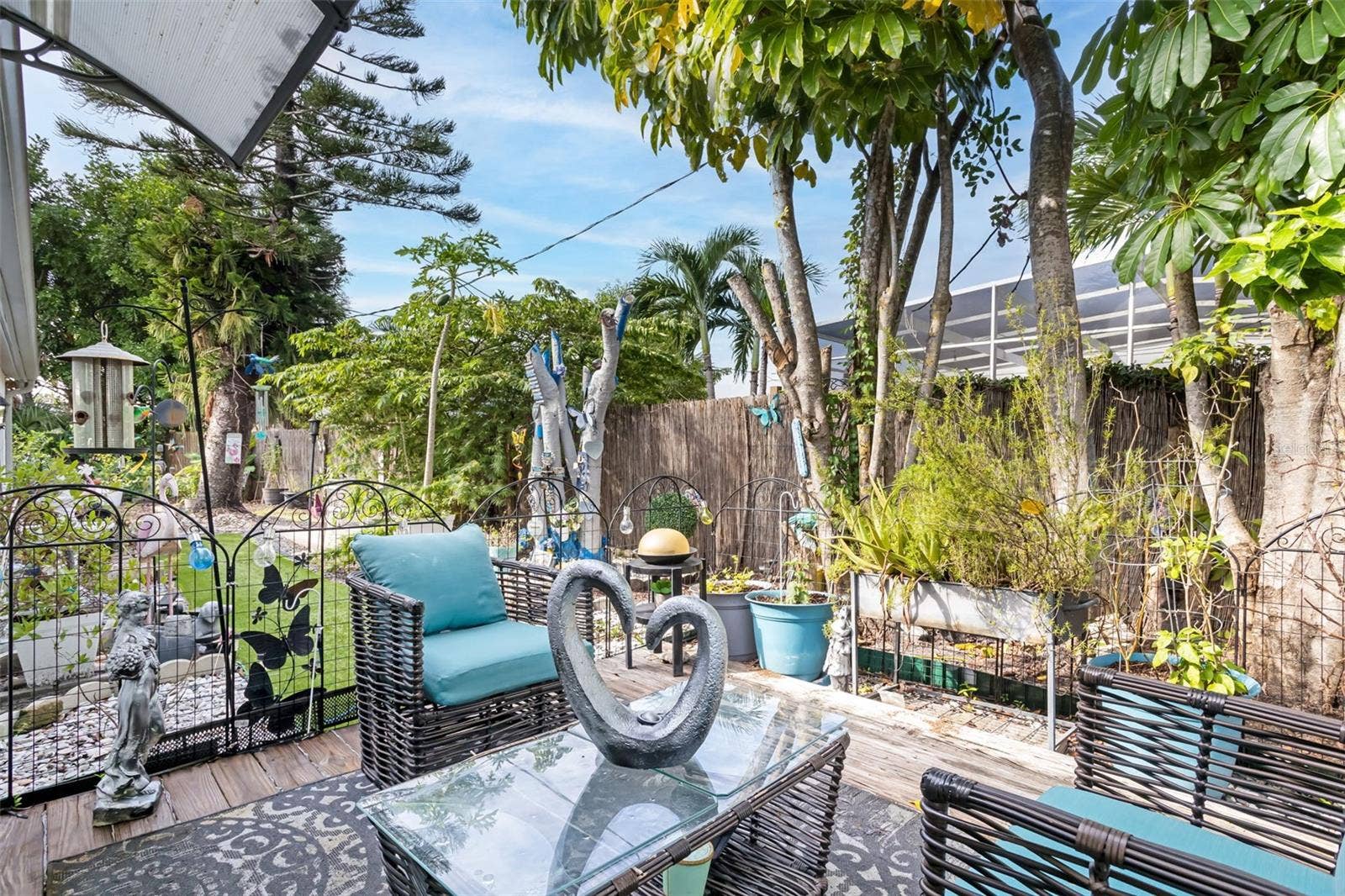 7236 LAS CASAS DR, Sarasota, FL 34243 7236 LAS CASAS DR, Sarasota, FL 34243