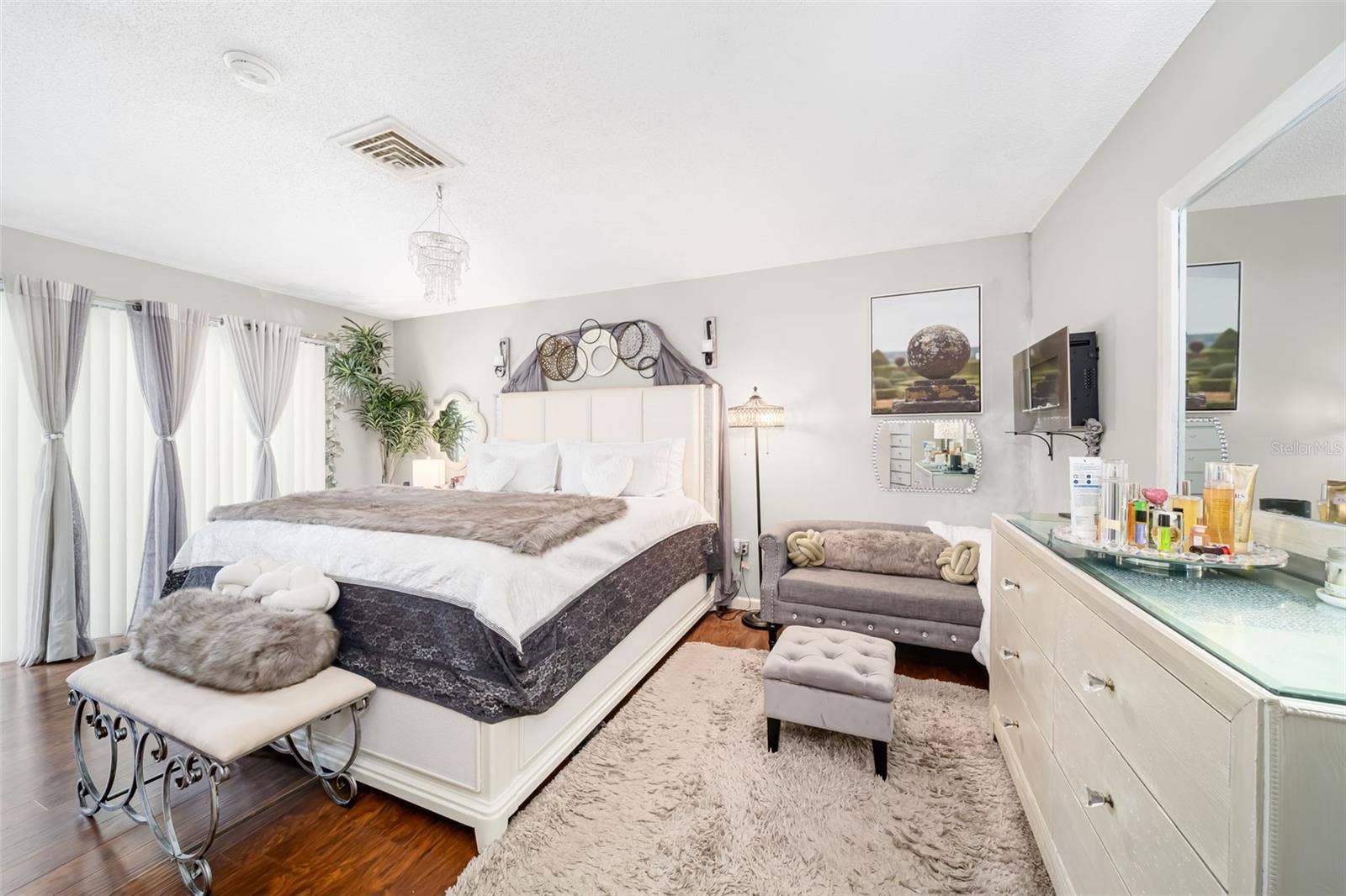 7236 LAS CASAS DR, Sarasota, FL 34243 7236 LAS CASAS DR, Sarasota, FL 34243