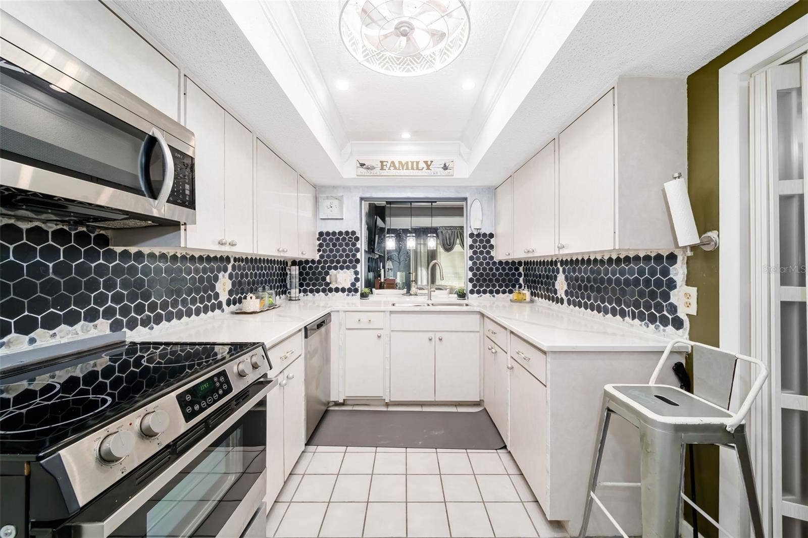 7236 LAS CASAS DR, Sarasota, FL 34243 7236 LAS CASAS DR, Sarasota, FL 34243