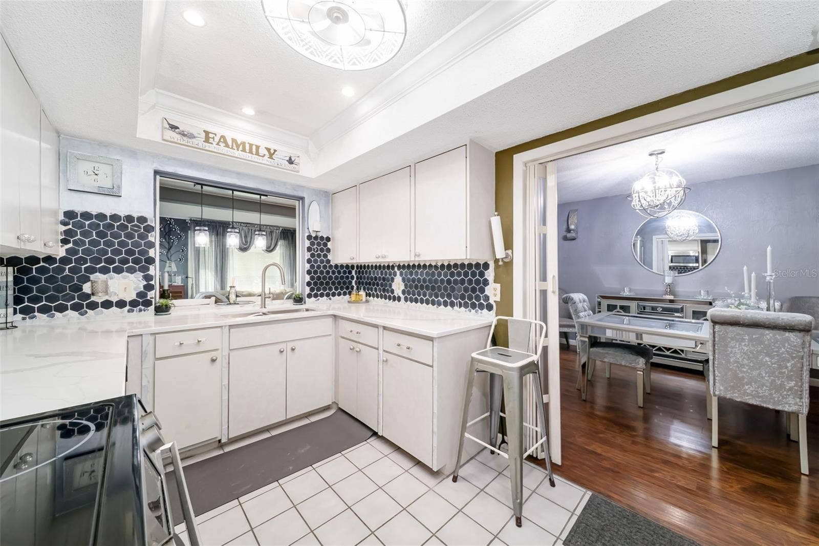 7236 LAS CASAS DR, Sarasota, FL 34243 7236 LAS CASAS DR, Sarasota, FL 34243