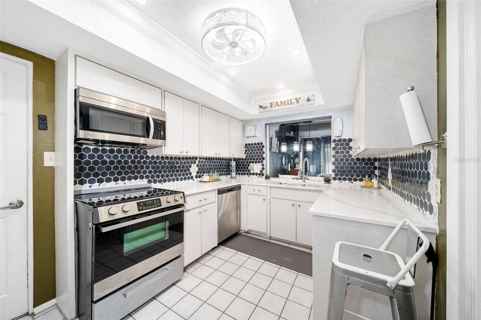7236 LAS CASAS DR, Sarasota, FL 34243 7236 LAS CASAS DR, Sarasota, FL 34243