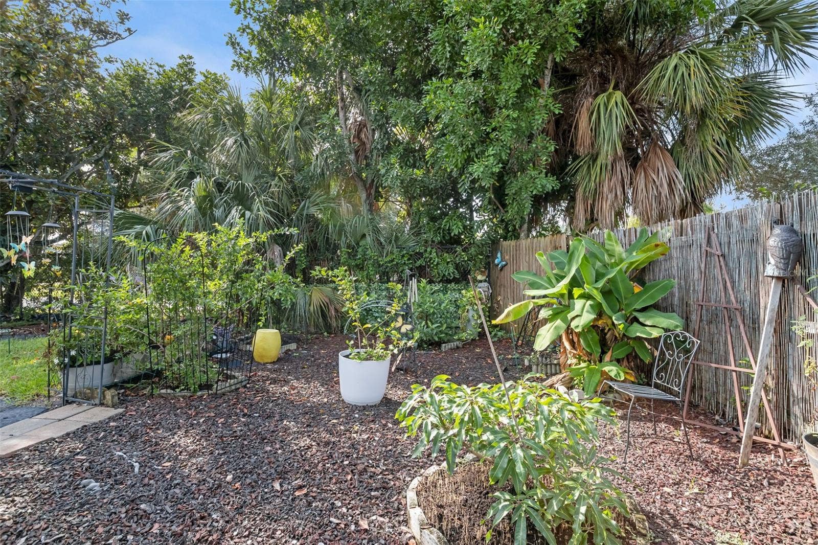 7236 LAS CASAS DR, Sarasota, FL 34243 7236 LAS CASAS DR, Sarasota, FL 34243
