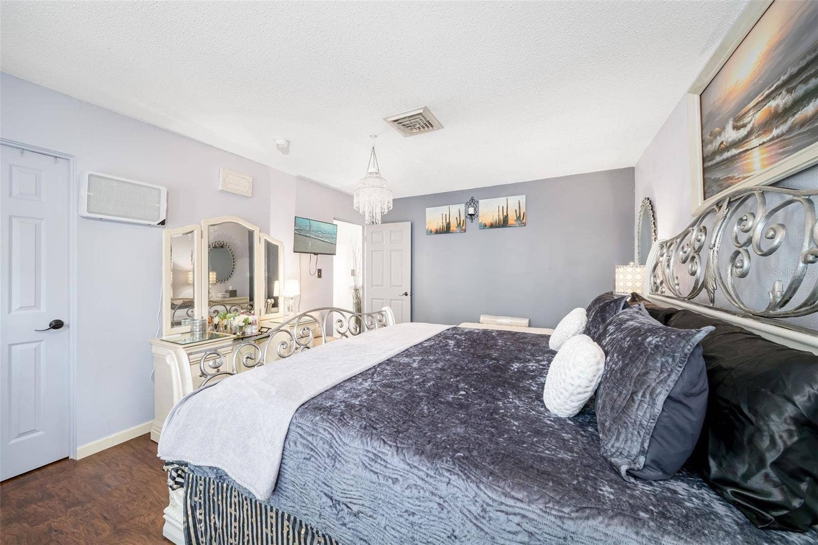 7236 LAS CASAS DR, Sarasota, FL 34243 7236 LAS CASAS DR, Sarasota, FL 34243